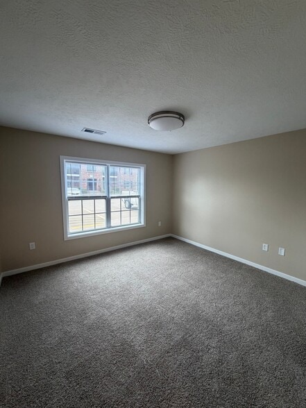 Building Photo - 1365 S Scenic Ave