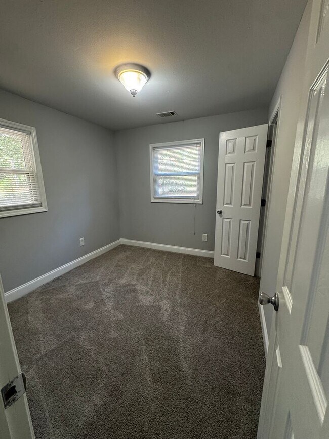 Building Photo - 1076 Corley Dr