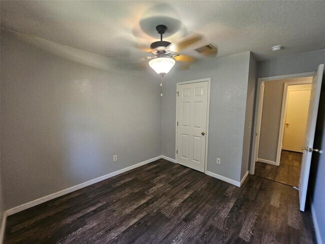Building Photo - 174 Prairie Springs Loop