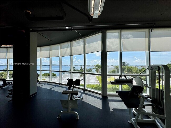 Building Photo - 2101 Brickell Ave