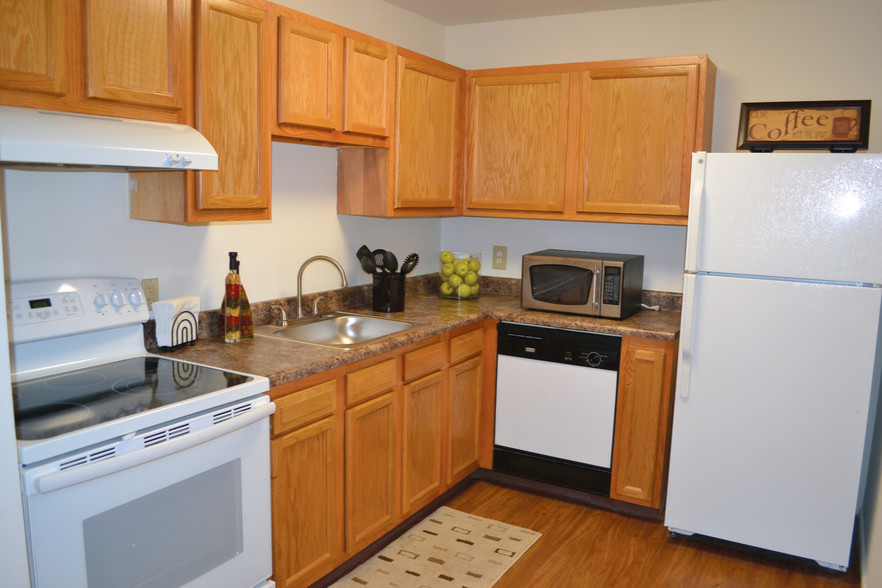 Kitchen - Deer Valley Apartments