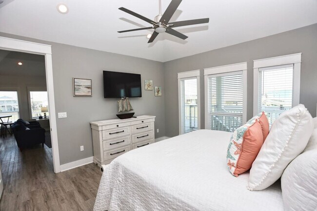 Building Photo - 939 Palm Ridge Dr