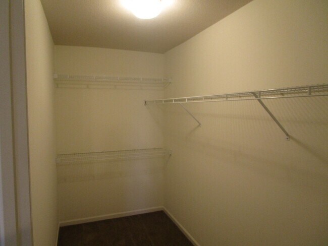 Building Photo - Huge 3 Bedroom, 2 Bath Town Home in SW Col...