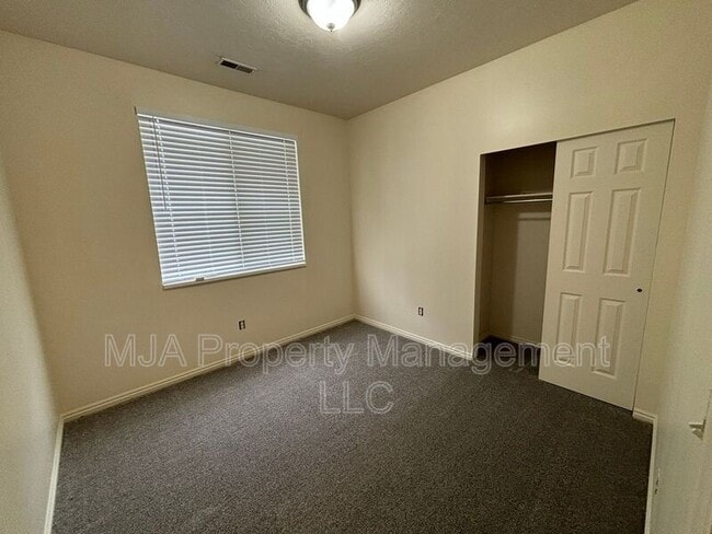 Building Photo - 212 Caleb Dr