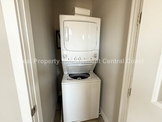 Building Photo - 1941 San Luis Rnch Rd