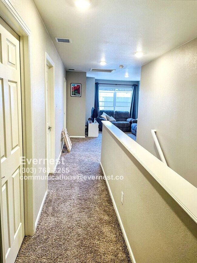 Building Photo - Spacious 4-Bedroom Home with Modern Comfor...