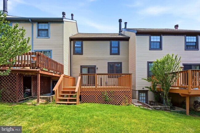 Building Photo - 204 Livingston Ct