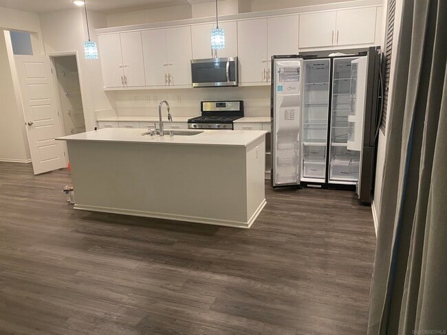 Building Photo - 5150 Calle Sandwaves