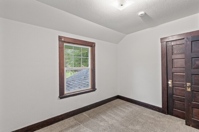 Building Photo - 117 Benthein Rd