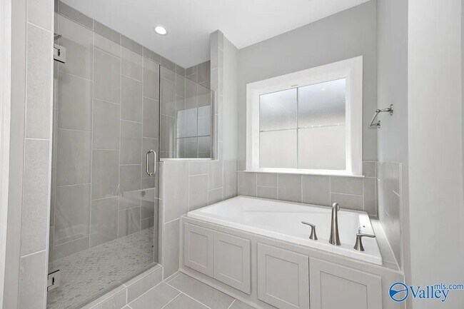 Building Photo - 16535 Hamilton Pl