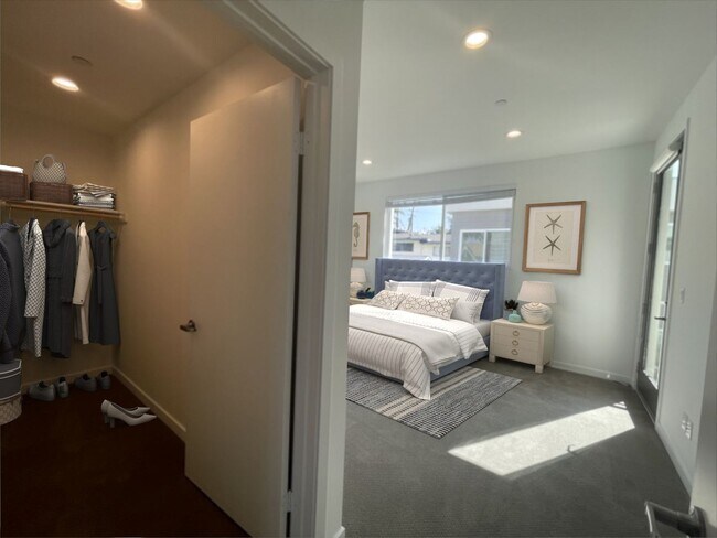 Building Photo - State of the Art, 2 bed 2.5 bath Luxury Condo in Ventura!