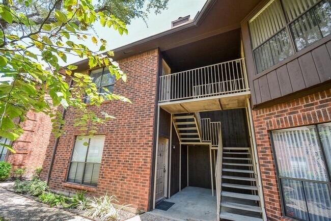 Building Photo - 3100 Walnut Bend Ln