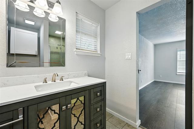 Building Photo - 507 Longo Ct