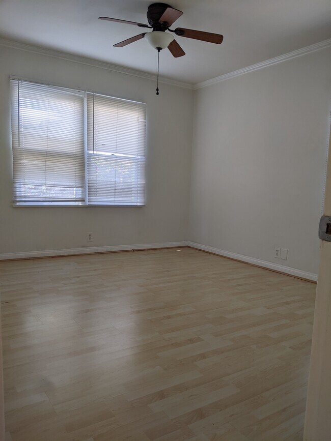 Building Photo - 2213 Carmona Ave