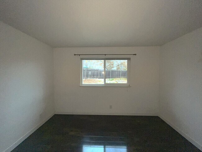 Building Photo - SAC T 4945