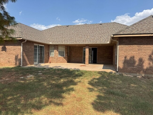 Building Photo - 169 Northwest Copperfield Drive