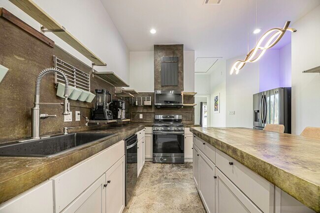 Building Photo - 475 Pinnacle