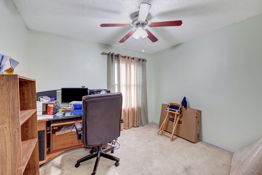 Building Photo - 201 Amber Ridge Dr