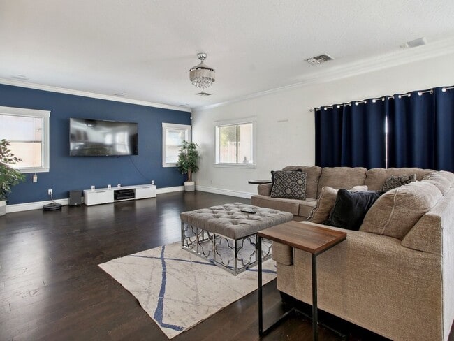 Building Photo - 7733 W Southgate Ave