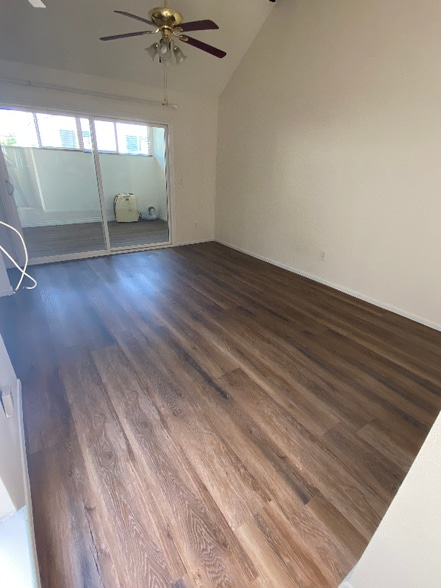 Building Photo - 9111 Lemona Ave