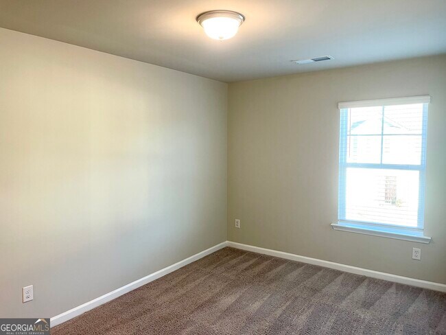 Building Photo - 3502 Lakeview Crk