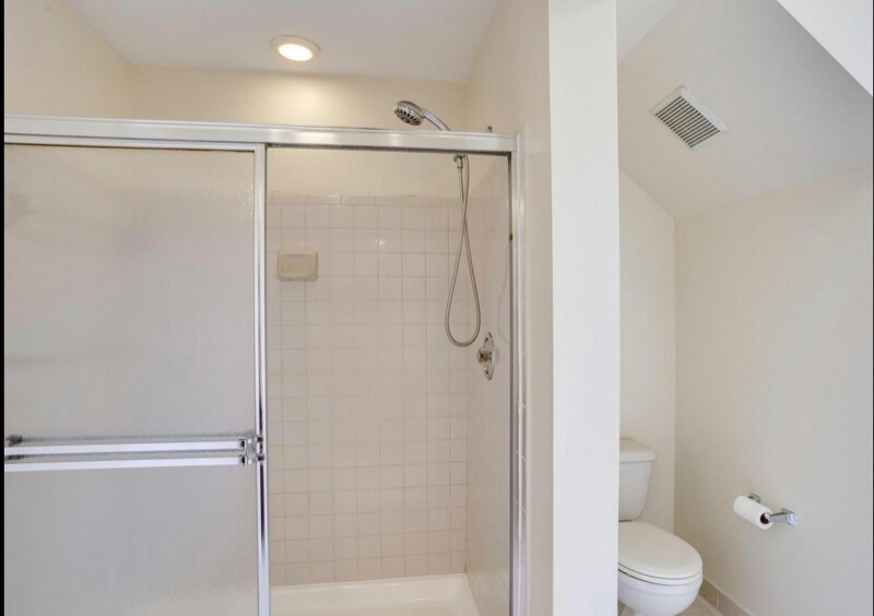 Building Photo - 1303 Fairlakes Pl