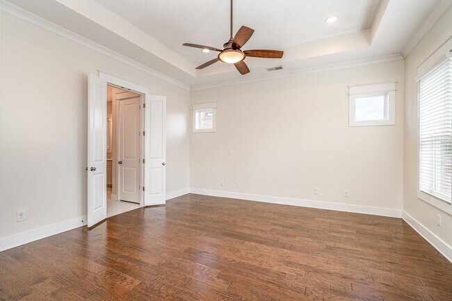 Building Photo - Stunning all one-level home in Hendersonvi...
