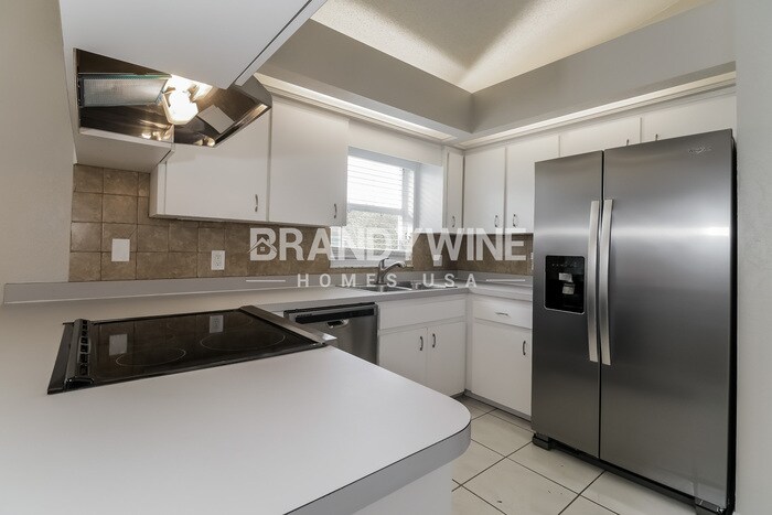 Building Photo - 2542 Jennifer Dr