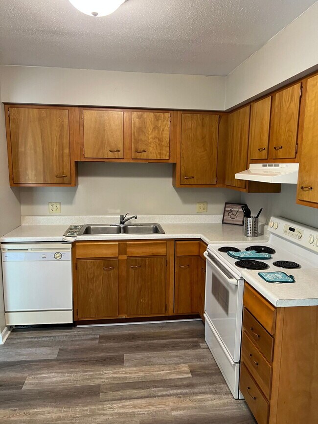 Building Photo - “Up Where We Belong” — 2 Bed with Balcony Living