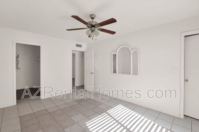 Building Photo - 2210 W Hermosa Dr