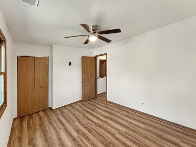 Building Photo - 3745 Johns Manville Ave