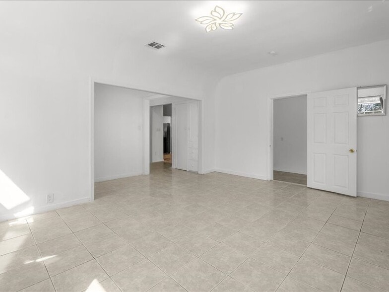 Building Photo - 1635 McCollum St