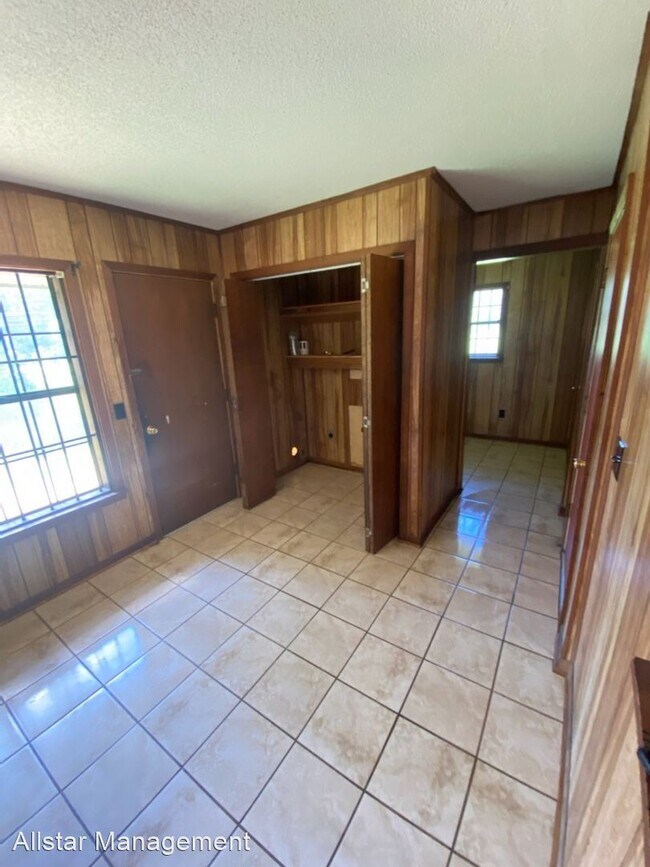 Building Photo - 4 br, 1.5 bath House - 1028 Suncrest St