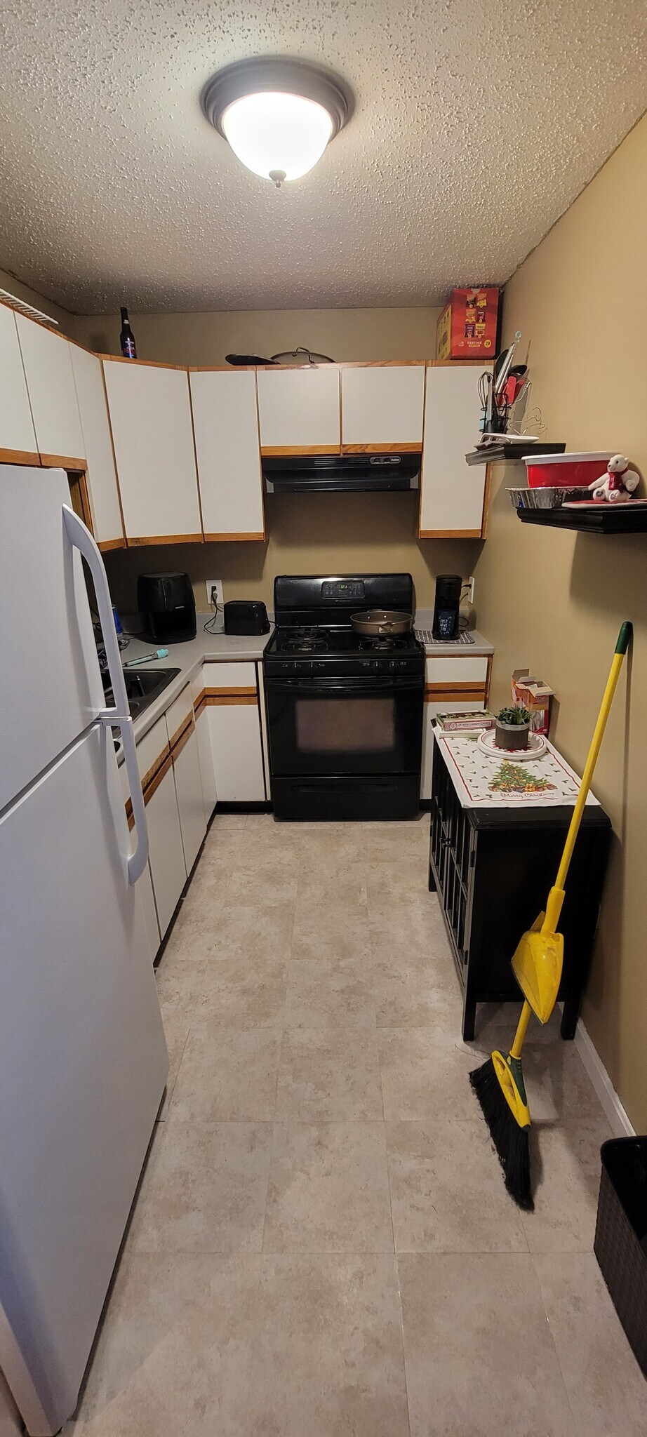 Kitchen - 811 Walnut St