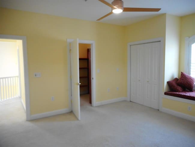 Building Photo - 204 Seneca Way