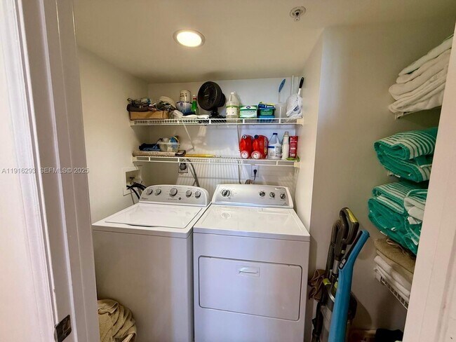 Building Photo - 16711 Collins Ave