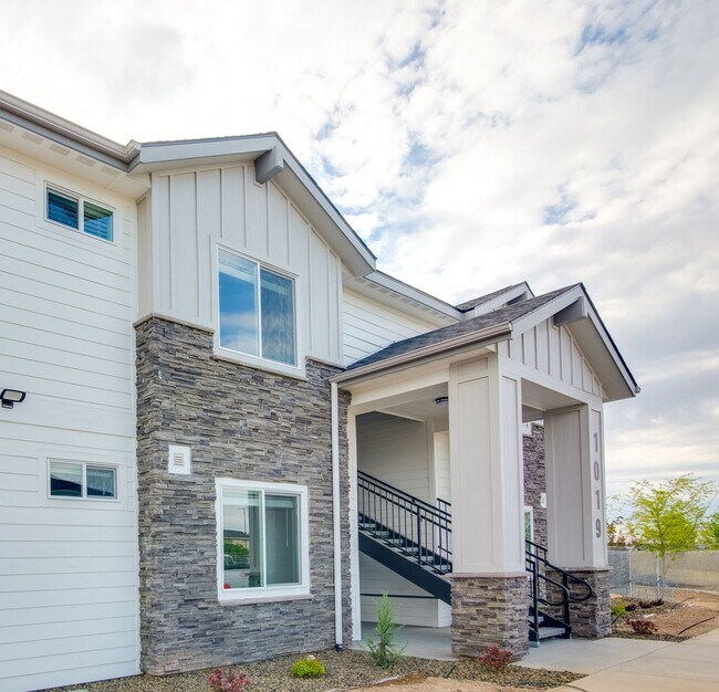 Building Photo - 2 Bedroom Apartments in Caldwell With Style, Convenience & Comfort!