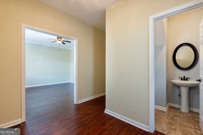Building Photo - 135 Sandwood Dr