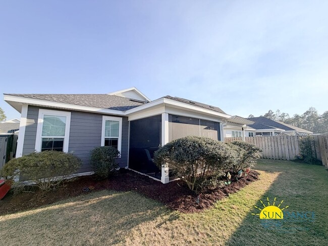 Building Photo - Charming 3BR Home with really great neighborhood perks!