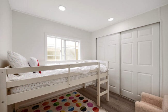 Building Photo - 325 3rd Ave