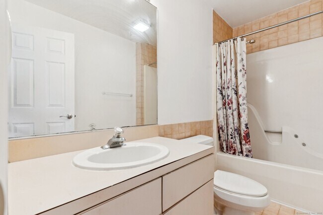 Building Photo - 16 Byington Pl