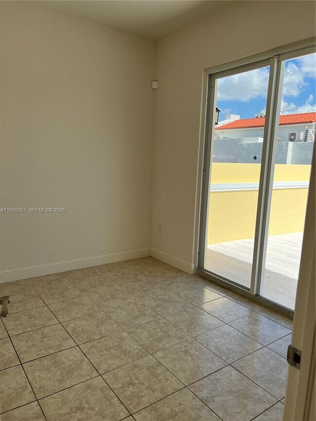 Building Photo - 107 Mendoza Ave