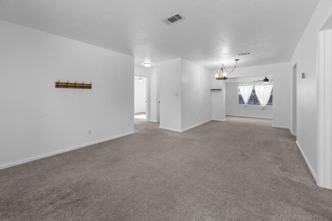 Building Photo - 435 Argyle Ct