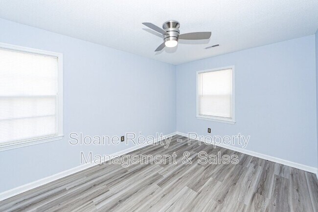 Building Photo - 176 Foxborough Rd