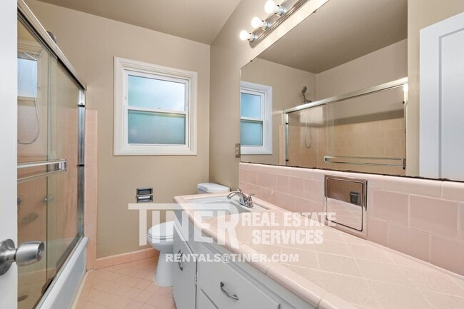Building Photo - Tahoe Park Charmer with remodeled kitchen