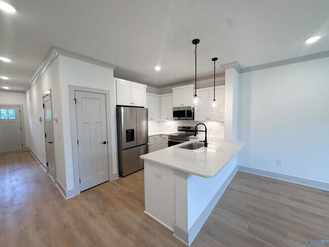 Building Photo - 18 Whispering Oak Dr SW