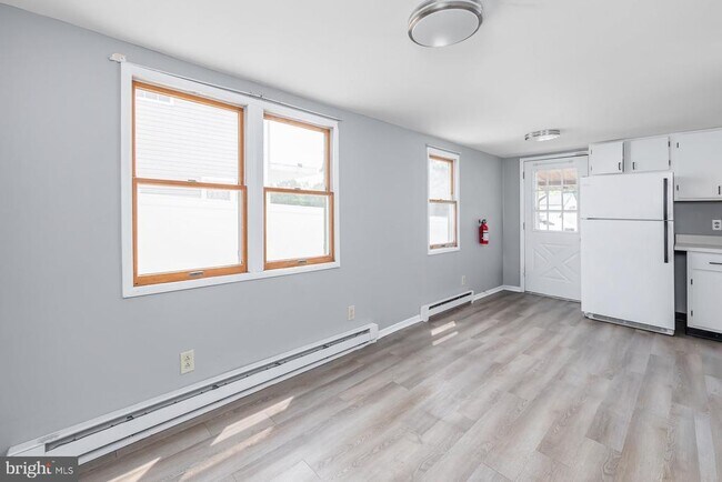 Building Photo - 114 E Millbrooke Ave