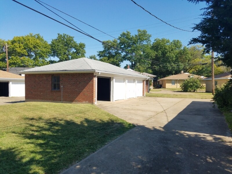 Building Photo - 5825 Sunshine Dr