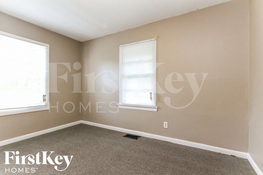 Building Photo - 3605 N Sadlier Dr