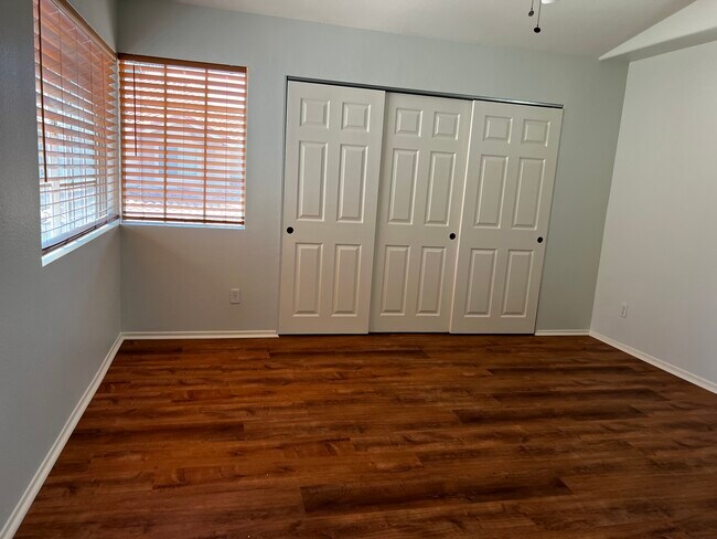 Master Bedroom 1 - street view - 10924 Creekbridge Plz